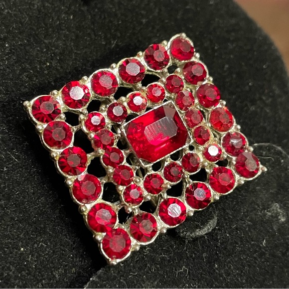 Red vintage brooch - Picture 4 of 7